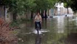 "نيت" يهدد سواحل أمريكا والسلطات المحلية تعلن الطوارئ