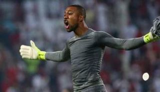 خطأ ساذج من حارس الشارقة يكلفه بطاقة حمراء