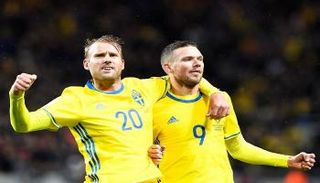 رباعية مهاجم العين تقود السويد لاكتساح لوكسمبورج