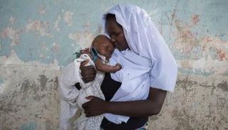 إستر - إحدى عرائس بوكو حرام وابنتها بيكي