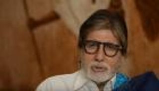 أميتاب باتشان يحذر جمهوره من السيلفي