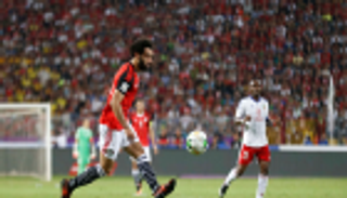 خاص.. والده: صلاح رفع رأسي