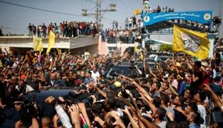 أهالي غزة خلال استقبالهم الحمد الله -أرشيفية