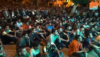 بالفيديو.. أساتذة وطلاب يتابعون المباراة داخل جامعة القاهرة