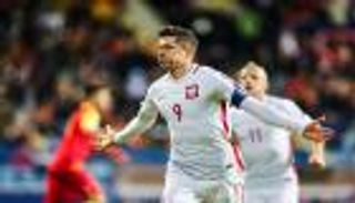 ليفاندوفسكي يساعد بولندا على التأهل لكأس العالم