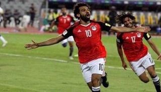 محمد صلاح يحتفل بالتسجيل 