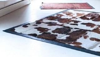 سجادة مصنوعة من جلد البقرة