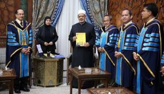 منح شيخ الأزهر الدكتوراه الفخرية من جامعة أمير سونجكلا التايلاندية 