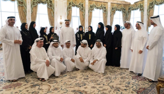 محمد بن زايد يستقبل فريق قوة الصحراء