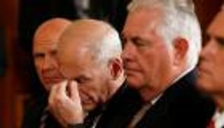 ترامب يتصرف "بطفولية" في أروقة البيت الأبيض