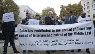 مظاهرات بالقرب من مقر اليونسكو ترفض إرهاب قطر