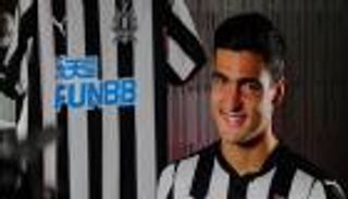 نيوكاسل يوقع مع لاعب دورتموند بشكل نهائي