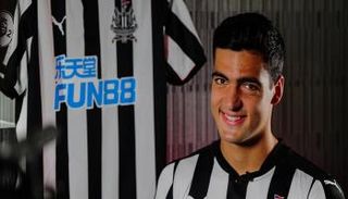 نيوكاسل يوقع مع لاعب دورتموند بشكل نهائي