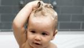 أهم 4 نصائح للعناية بشعر طفلك