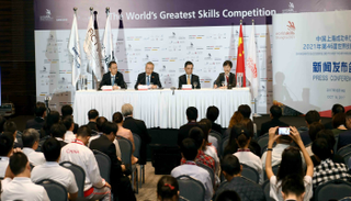 جانب من المؤتمر الصحفي على هامش مسابقة المهارات العالمية "أبوظبي 2017"