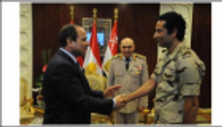 بالصور.. فنانون عرب يفتخرون بزي بلادهم العسكري