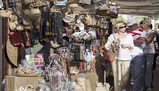 رحلة عبر عاداتنا 