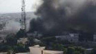 بالصور.. 22 قتيلا في انفجارين وسط مقديشو بالصومال