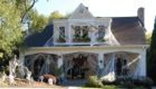 بالصور.. ديكور الأشباح والهياكل العظمية.. الرعب يزين المنازل