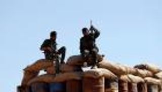 داعش يستخدم مئات المدنيين دروعا بشرية في الرقة