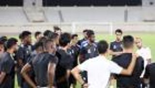 العنبري يقود تدريبات الشارقة بعد التوقيع