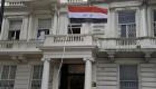 أكراد يقتحمون مبنى سفارة العراق في لندن ويحرقون العلم