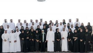 الشيخ محمد بن زايد وأعضاء الوفد والحضور