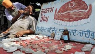 طب الأسنان في شوارع الهند