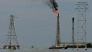 الإمارات.. توازن سوق النفط في 2018