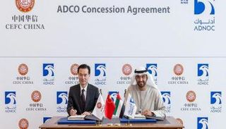 أثناء التوقيع بين أدنوك والشركة الصينية - أرشيف