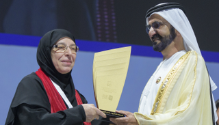 الشيخ محمد بن راشد يتوج أبطال 