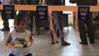 بالصور.. حكومة اليمن الشرعية تصدر أول جواز سفر بتعز