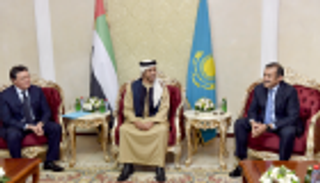 منصور بن زايد يلتقي النائب الأول لرئيس وزراء كازاخستان