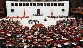 تركيا.. منع 275 نائبا بالحزب الحاكم من الظهور على شاشات التلفاز