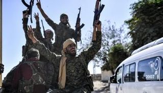 قوات سوريا الديمقراطية تحتفل بالانتصار في الرقة - أ. ف. ب