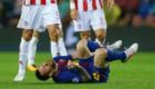 ميسي يتناول عقارا غامضا أثناء مباراة أولمبياكوس