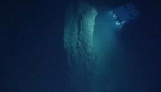 العثور على هرمين تحت مياه الأطلسي