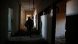 بالصور.. كيف حوّل داعش ملعب كرة بالرقة إلى سجن كبير؟