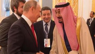 خادم الحرمين الشريفين مع بوتين خلال زيارته لروسيا - أرشيف