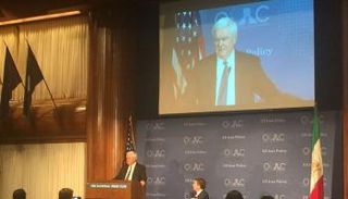 نيوت غينغريتش خلال جلسة حول سياسة أمريكا تجاه طهران