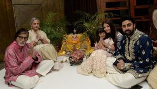 بالصور.. نجوم بوليوود يحتفلون بالديوالي مع عائلاتهم