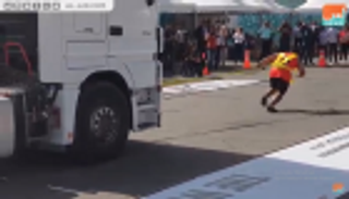 بالفيديو.. "بوابة العين" في بطولة العالم لجر الشاحنات بالأردن