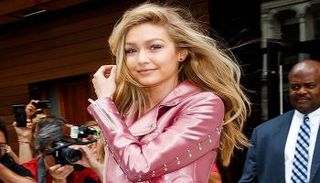 الموضة الوردية للتوعية بسرطان الثدي