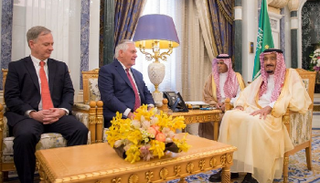 خادم الحرمين الشريفين يستقبل وزير الخارجية الأمريكي