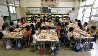 رئيس حكومة اليابان أكد أن الاستثمار في الأطفال يقوي الاقتصاد