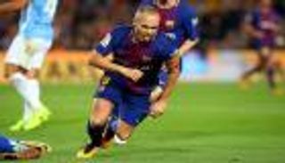إنييستا ينهي صياما تهديفيا في انتصار برشلونة على ملقا