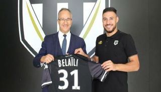 أنجيه الفرنسي يدرس إعارة الجزائري بلايلي 