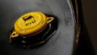 النفط يرتفع بعد مخاوف تقلص إمدادات الشرق الأوسط