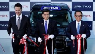 قص شريط السيارة الجديدة لـ"تويوتا"