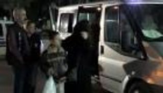 سوريون يعرضون أطفالهم للإيجار في تركيا